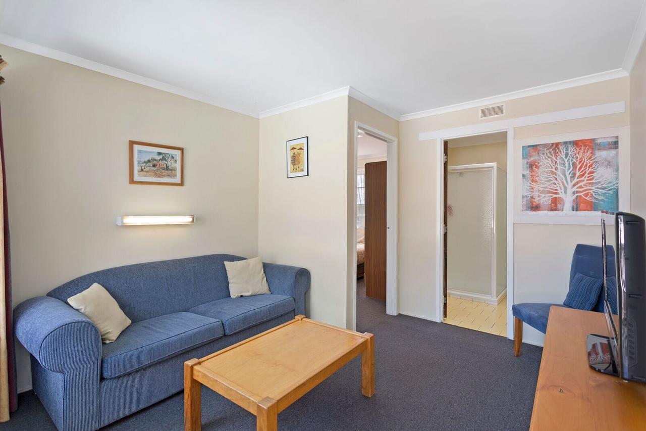 Clifford Park Motor Inn Тувумба Екстер'єр фото