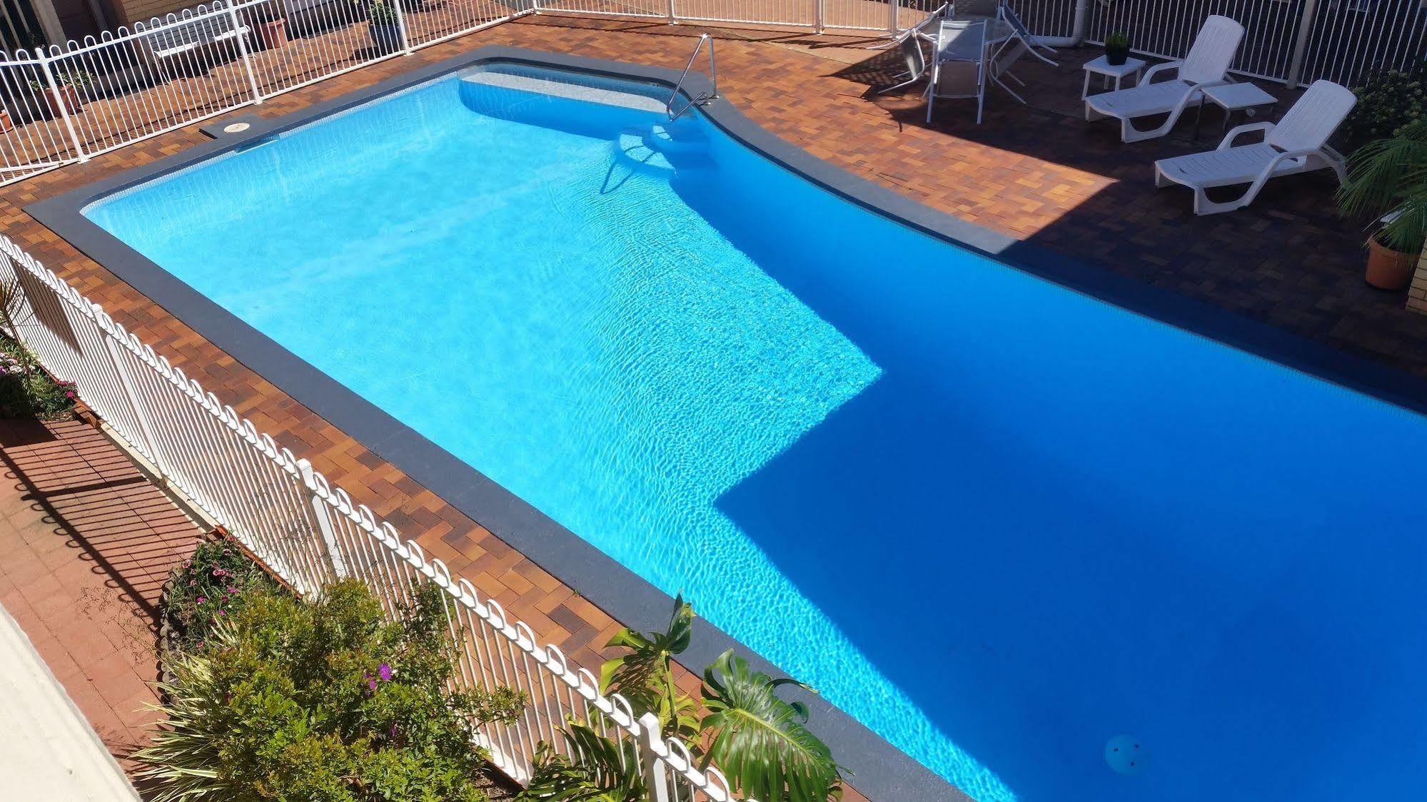 Clifford Park Motor Inn Тувумба Екстер'єр фото