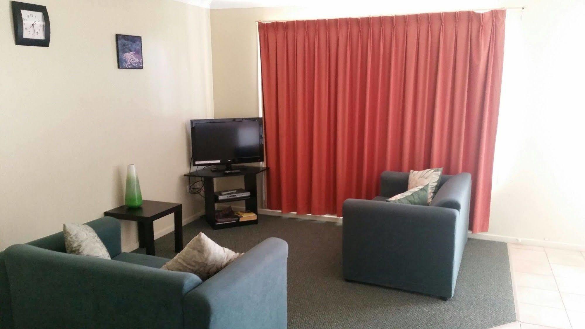 Clifford Park Motor Inn Тувумба Екстер'єр фото